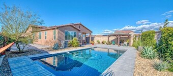 Newer, Modern 3BR Home w/Amazing Pool, & Backyard Retreat / Central AC and Heat