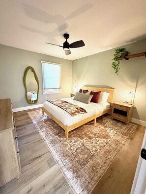 4 bedrooms, desk, free WiFi, bed sheets