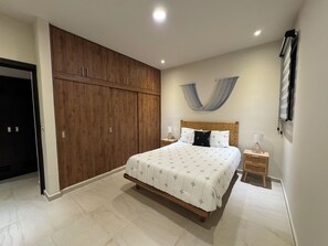 3 bedrooms, iron/ironing board, free WiFi, bed sheets - NEW! Modern 3BR Condo in Playa del Carmen - Pool, Terrace & Starlink WiFi (Q.R.)