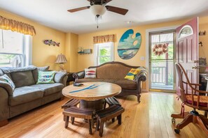 TV, stereo - Hammy on a Rye I Hammondsport Village (Hammondsport)