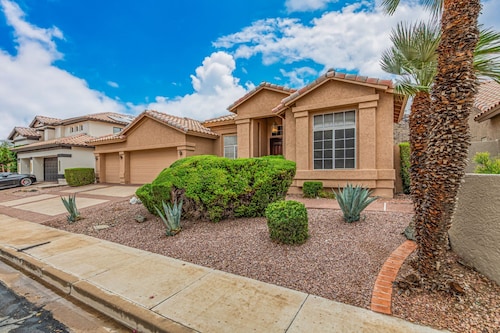 Desert Oasis Retreat w/ Pool & Mountain Views