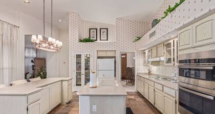 Desert Oasis Retreat w/ Pool & Mountain Views