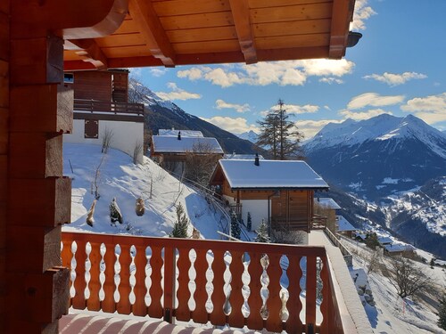 Spacious, family-friendly chalet, ideal for 10 people, with terrace, furnished balcony, garden with