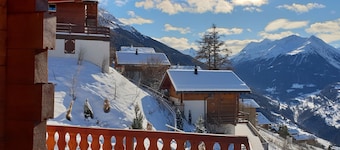 Chalet spacieux et familial, idéal pour 10 personnes, avec terrasse, balcon aménagé, jardin avec une