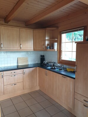 Micro-ondes, four, plaque de cuisson, lave-vaisselle