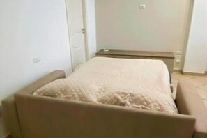 1 chambre, fer et planche à repasser, accès à Internet, literie fournie