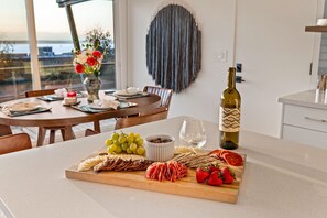Dining - Luxury Waterview Home l Work-Friendly Retreat (Seattle)