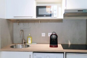 Unclassified image, 4 of 17, button - Chic & Modern Studio in Centre Paris Rambuteau (Paris)