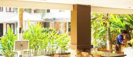 Outdoor dining