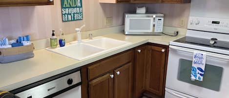 Micro-ondes, four, plaque de cuisson, lave-vaisselle