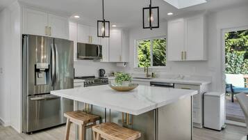 Microwave, oven, stovetop, dishwasher