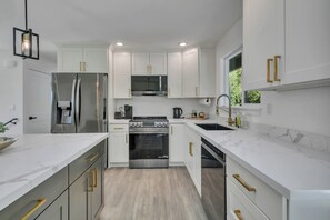 電子レンジ、オーブン、コンロ、食器洗い機