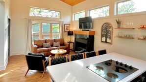 Interior - Minutes to Dollywood, New, Sleeps 6 (Pigeon Forge)