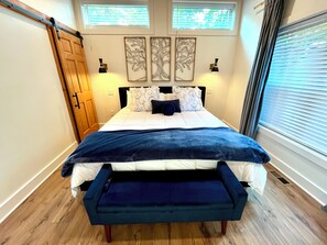 Tabla de planchar con plancha, wifi gratis y ropa de cama 