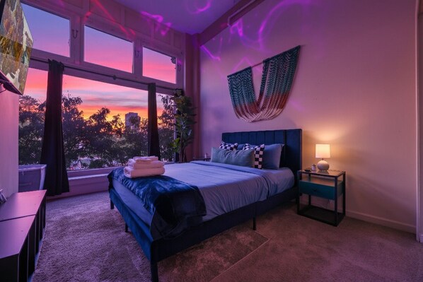 Iron/ironing board, WiFi, bed sheets