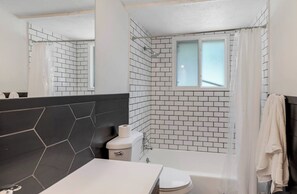 Hårtørrer, håndklæder, Sæbe, Toiletpapir
