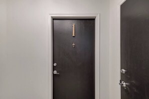 Interior - Designer Apartment in the Heart of Omaha! (Omaha)