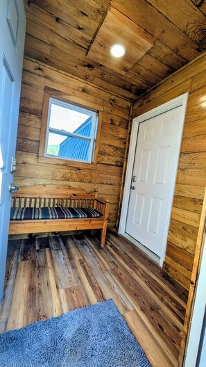 المنشأة من الداخل