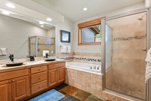 Douche, articles de toilette écologiques, sèche-cheveux