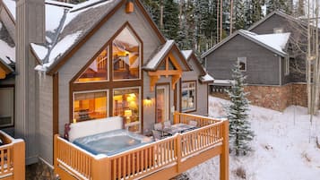 Tina de hidromasaje al aire libre