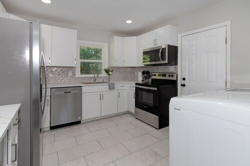 Charming Fort Benning Haven - Sleeps 10