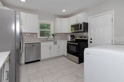 Charming Fort Benning Haven - Sleeps 10