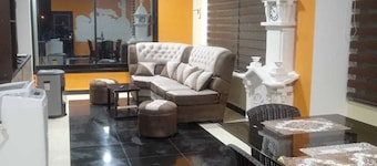 Modern, spacious and thematic apartment in uyuni-bolivia