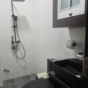 Shower, hair dryer, towels, soap - Modern, spacious and thematic apartment in uyuni-bolivia (Uyuni)