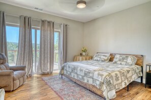 3 bedrooms, iron/ironing board, WiFi, bed sheets