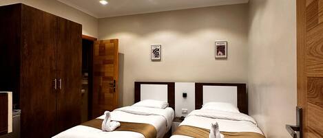 Luksus-dobbeltrom | Skrivebord, skrivebord for bærbar PC og strykejern/-brett