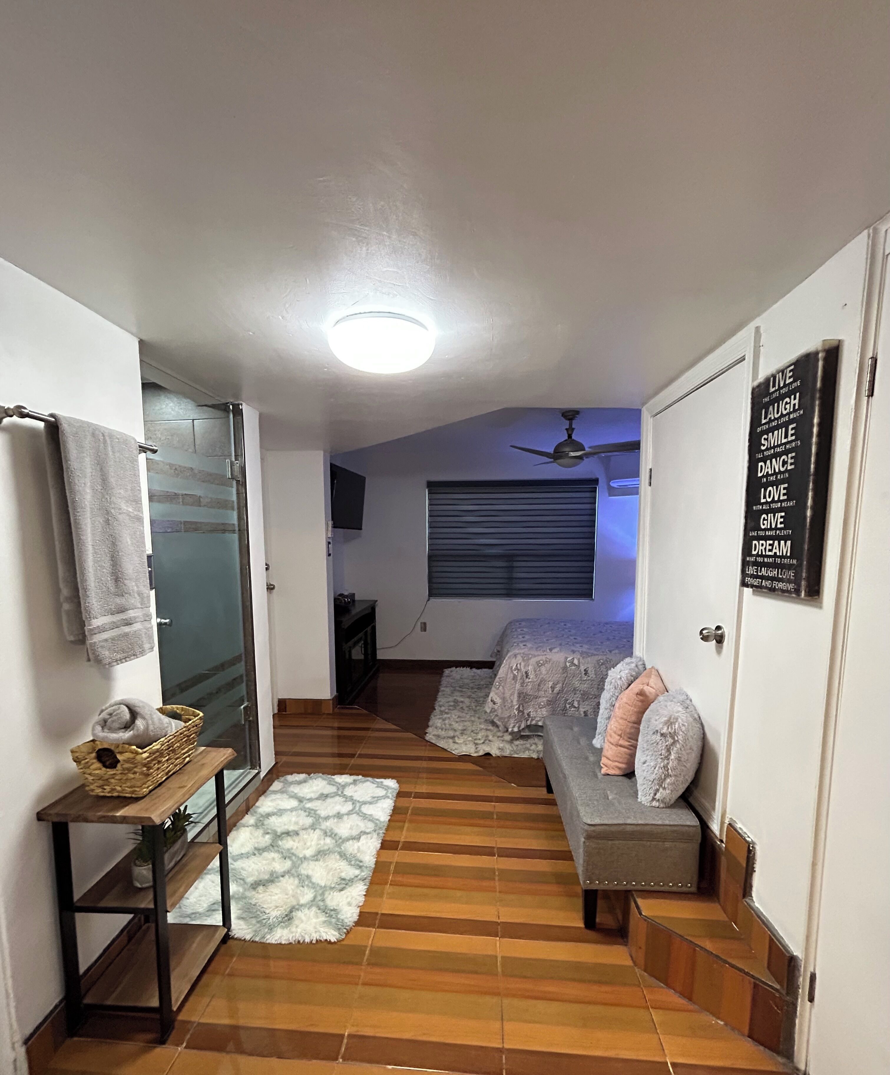 1 dormitori, planxa i posts de planxar, wifi gratuïta i roba de llit 