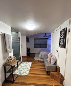 Iron/ironing board, free WiFi, bed sheets