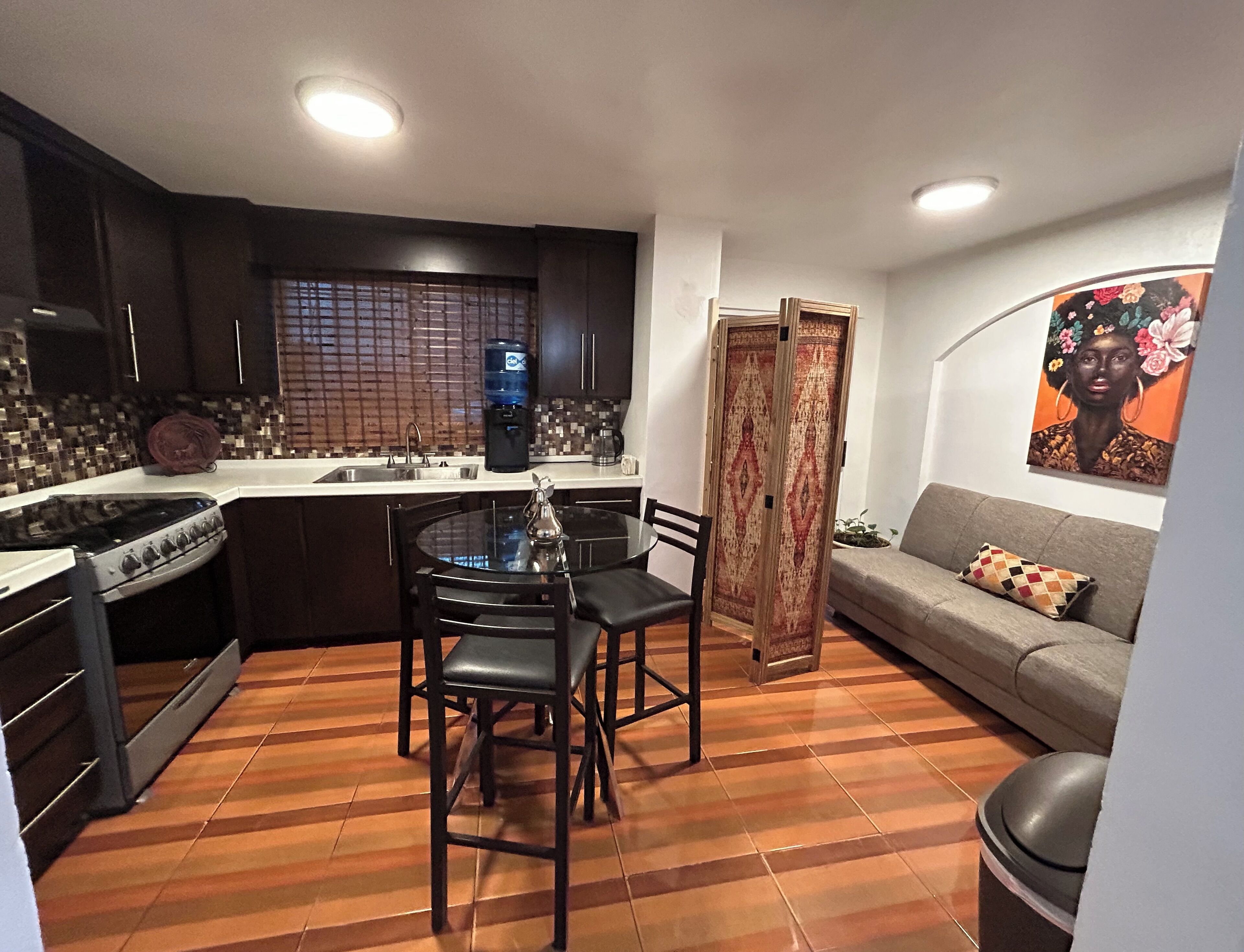 Réfrigérateur, micro-ondes, four, grille-pain