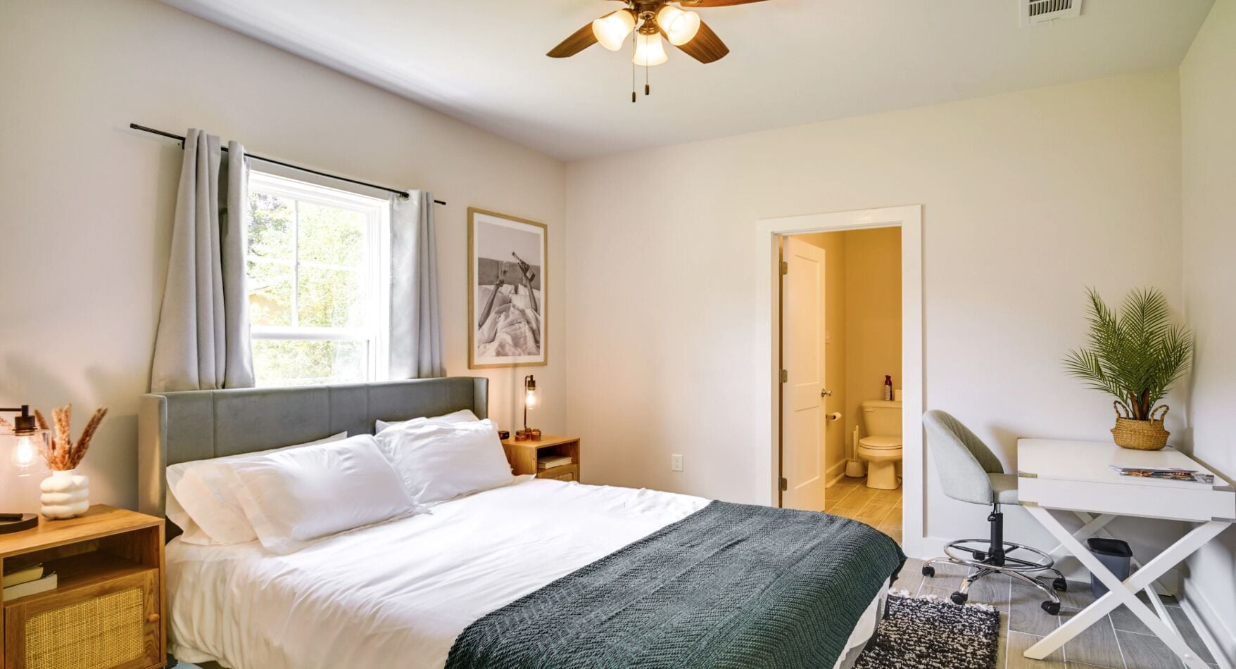 3 chambres, bureau, fer et planche à repasser, accès au Wi-Fi (inclus)