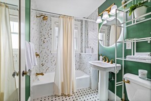 Umweltfreundliche Kosmetikartikel, Haartrockner, Handtücher, Seife