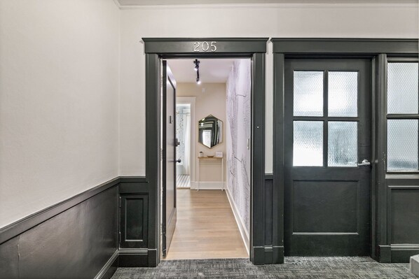 المنشأة من الداخل