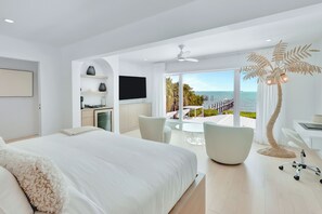5 bedrooms, desk, iron/ironing board, free WiFi