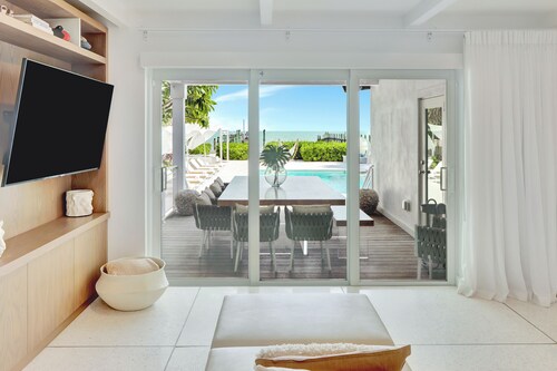 Sirena Key | Luxury Oceanfront Estate, Pool, Guest Cottage, Dock, 30min to Key West