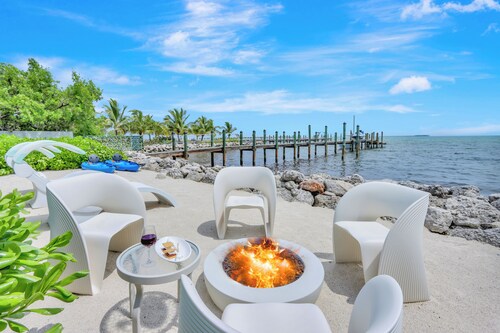 Sirena Key | Luxury Oceanfront Estate, Pool, Guest Cottage, Dock, 30min to Key West