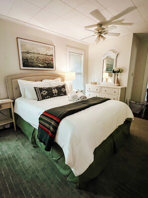 3 habitaciones, tabla de planchar con plancha y cuna de viaje 