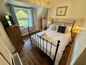 Double Room (Room 12) | Individually decorated - Fairhaven Stay (Betws-Y-Coed)