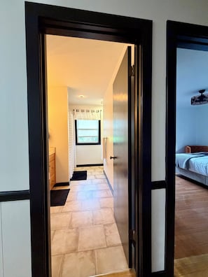 4 chambres, fer et planche à repasser, Wi-Fi, draps fournis