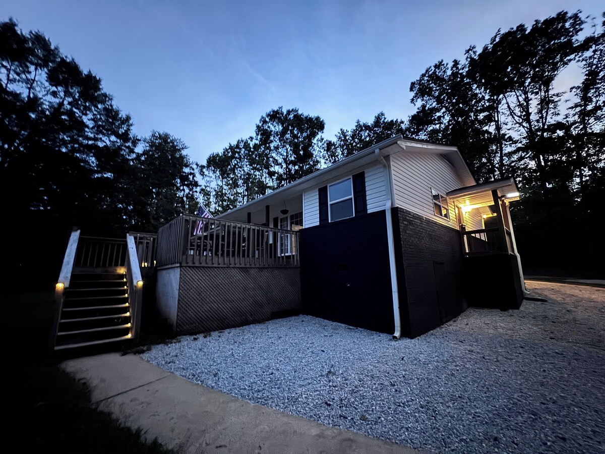Photo 2 of The TR Hideaway