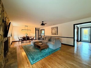 Télévision, cheminée