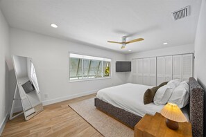 3 slaapkamers, een strijkplank/strijkijzer, wifi, beddengoed