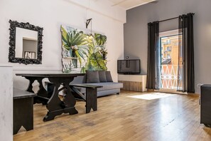 Living area - Saragozza Apartments (Bologna)