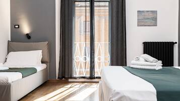 Departamento, vista a la ciudad | Caja de seguridad en la habitación, cortinas blackout y insonorización