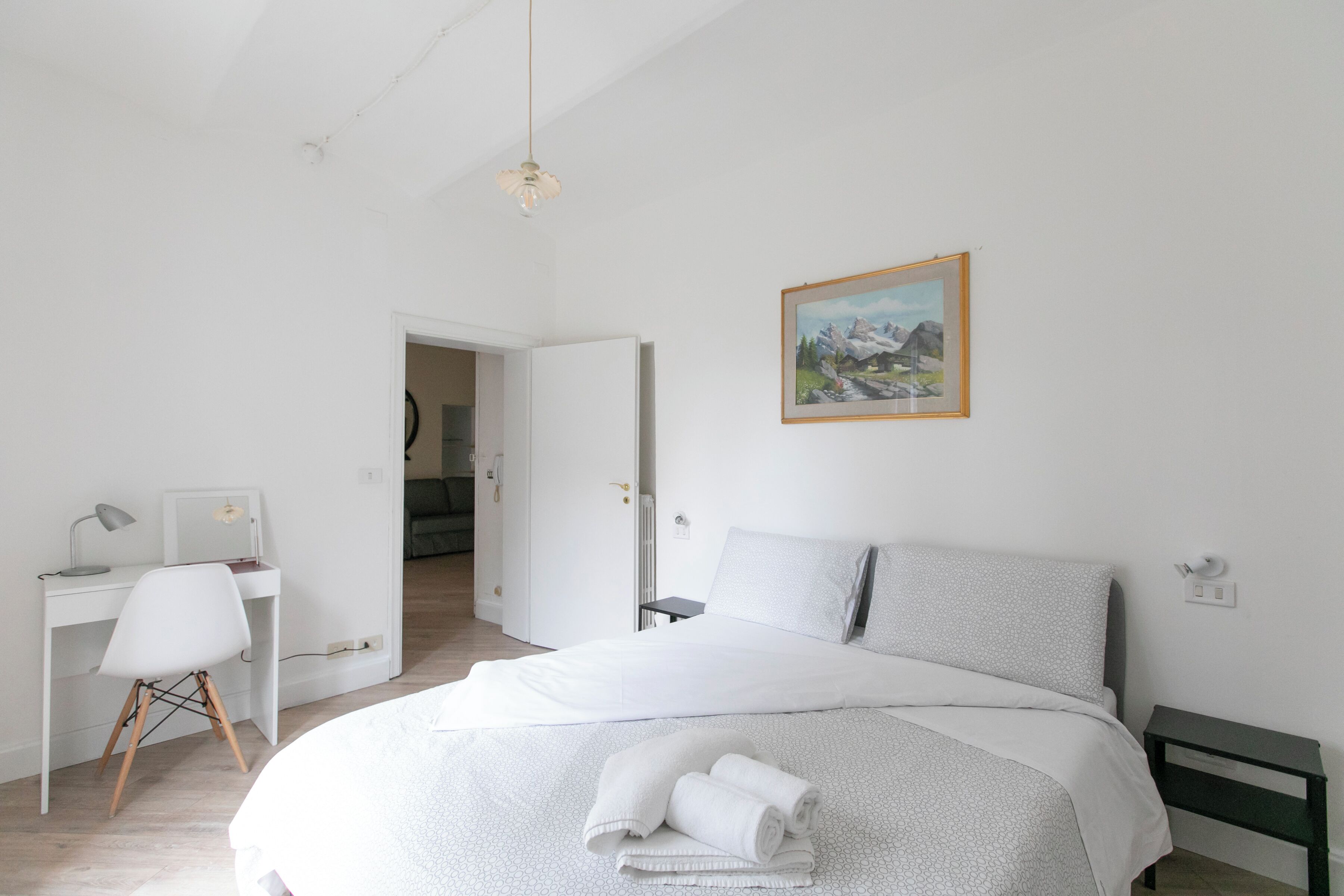 Íbúð - svalir - borgarsýn | Öryggishólf í herbergi, myrkratjöld/-gardínur, hljóðeinangrun