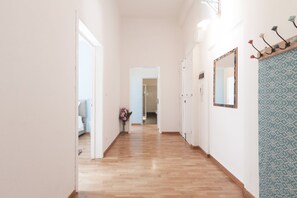 Apartment, Stadtblick | Wohnbereich