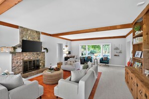 Smart TV, fireplace, books, computer monitors